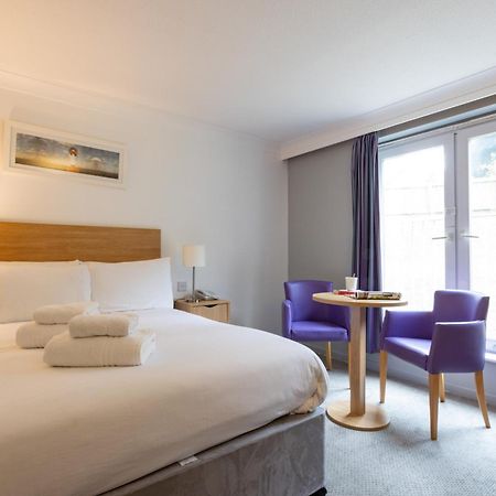 The Broadway Park Hotel Сэнддаун Экстерьер фото